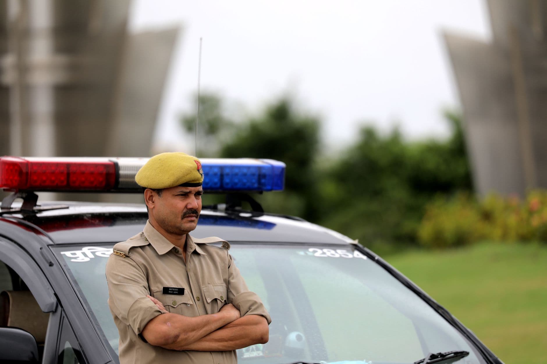 വിദ്യാർഥികൾക്കുനേരെ എ.കെ-47 ചൂണ്ടി; വീഡിയോ വൈറലായി, കോൺസ്റ്റബിളിനെ സസ്പെൻഡ് ചെയ്തു