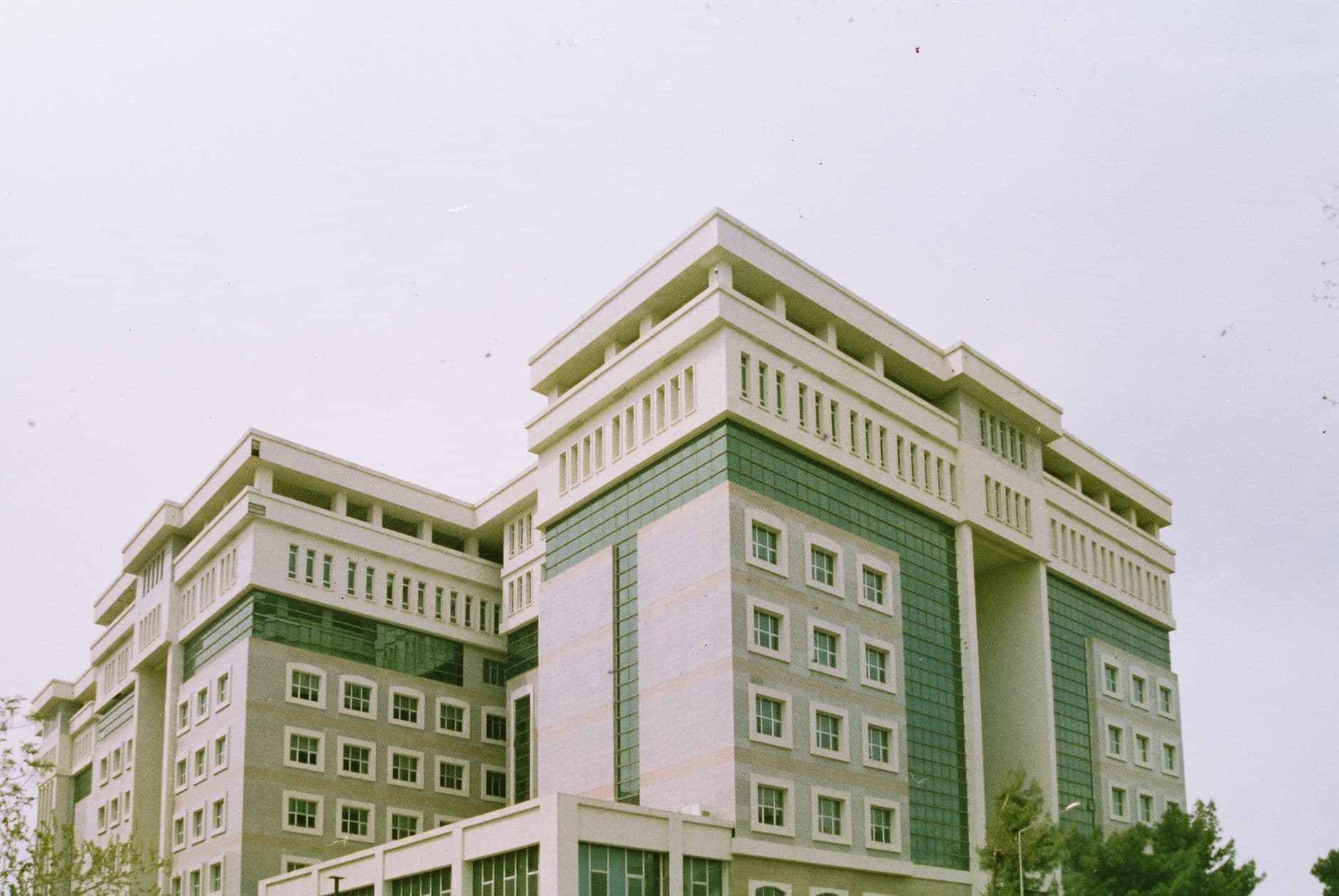 Dubai court orders man to repay Dh1.7 million after using ‘disappearing’ ink on cheque