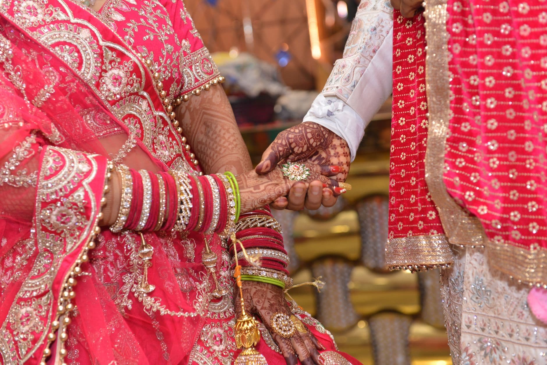 सुहागरात पर दूल्हे की मौत, फूट-फूटकर रोई दुल्हन… फिर गर्दन में दिखा ऐसा निशान, उड़े सबके होश