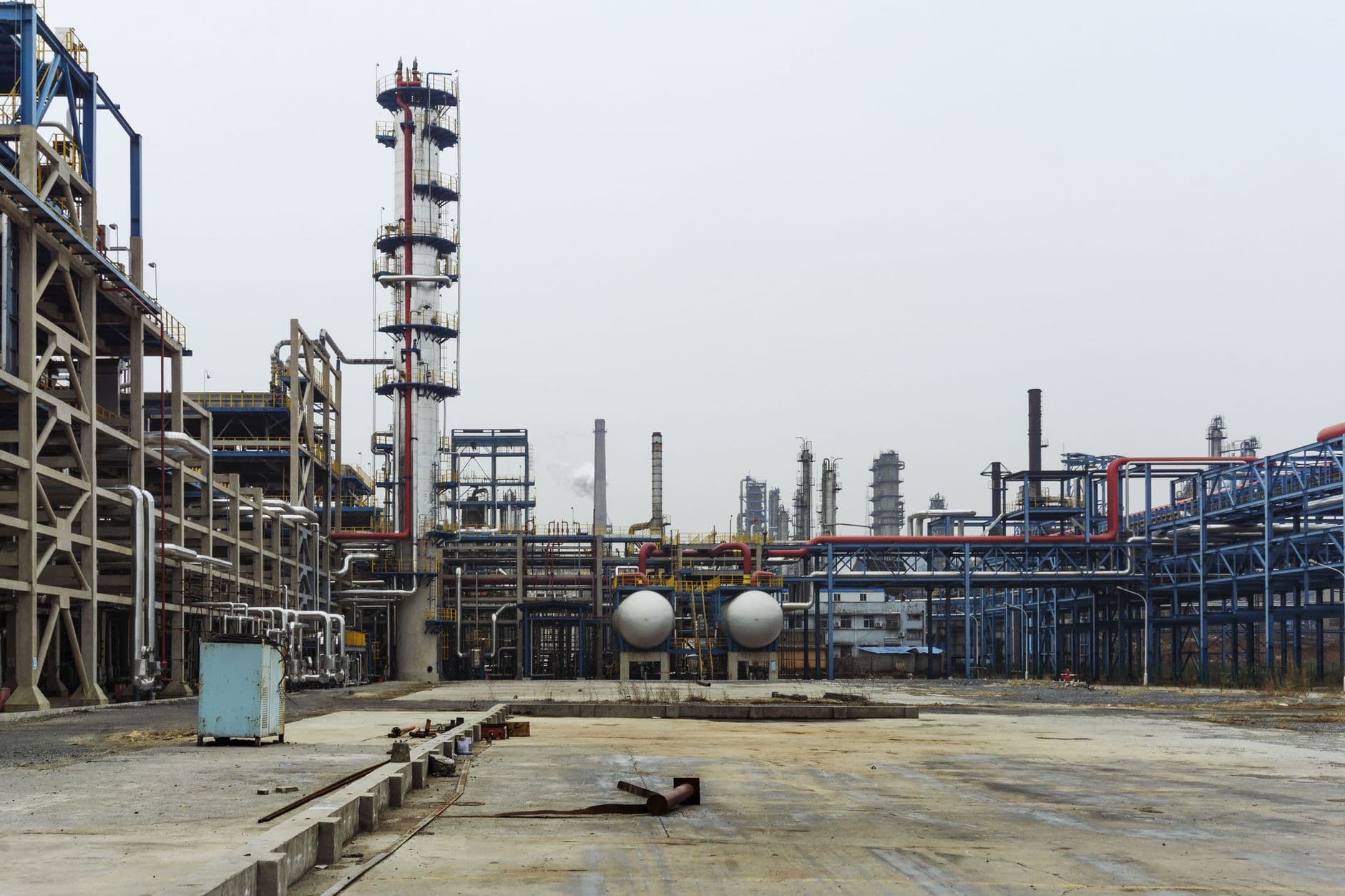 Oil price dives as US and Iran pause attacks